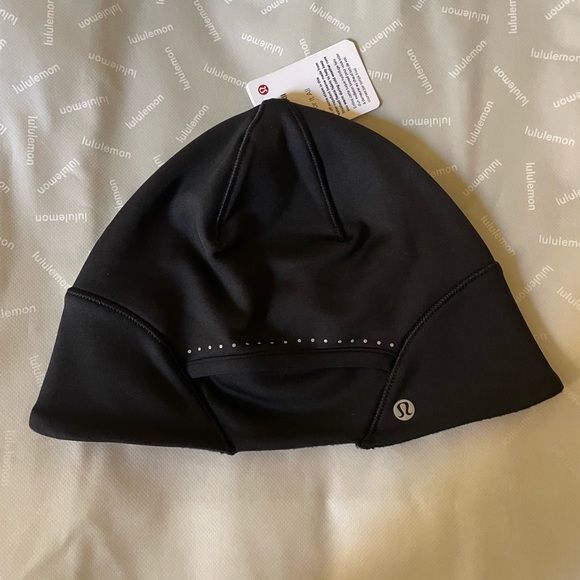 Women’s Lululemon Run For It All Beanie -MSRP $38-Reflective-Pony Tail Opening - Picture 2 of 7